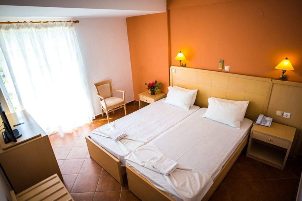 Three Stars Beach Hotel Мораитика Екстериор снимка