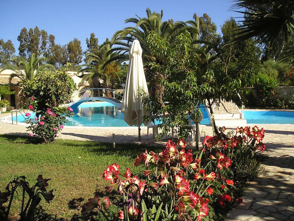 Three Stars Beach Hotel Мораитика Екстериор снимка
