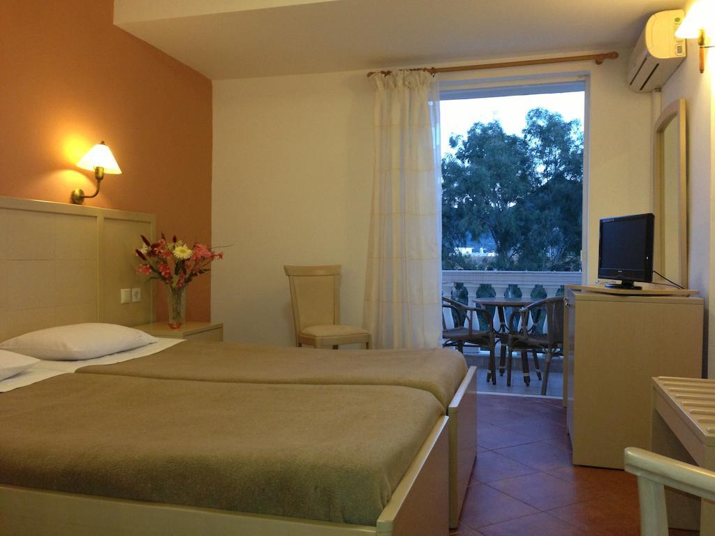 Three Stars Beach Hotel Мораитика Стая снимка