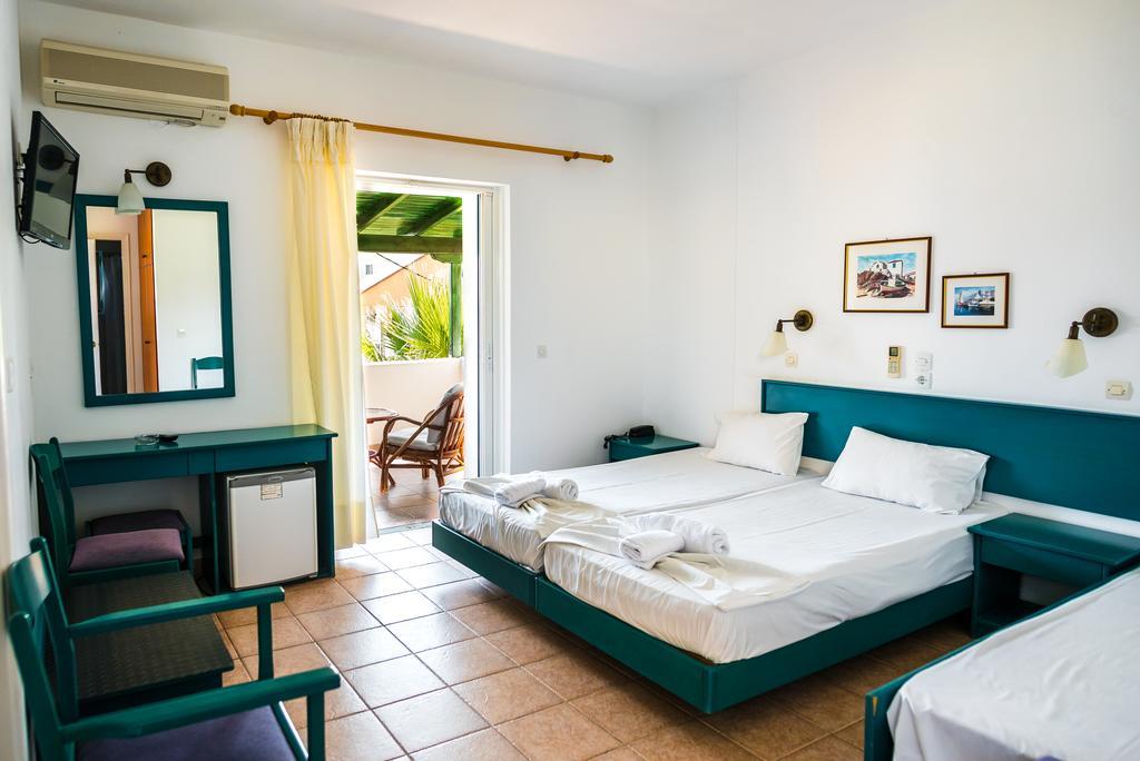 Three Stars Beach Hotel Мораитика Екстериор снимка